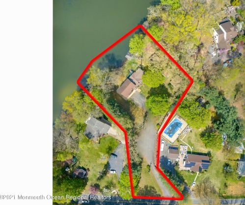 209 Pond Rd, East Freehold NJ 07728-1319 exterior