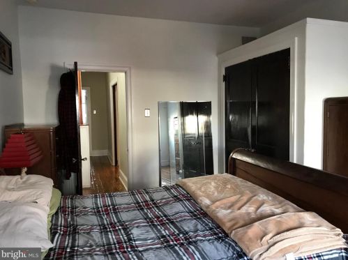 912 Catharine St, Philadelphia PA 19143-2624 exterior