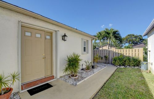 5136 Mirror Lk Blvd, Boynton Beach FL 33472-1211 exterior