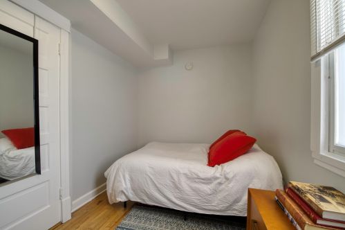 3519 Ravenswood Ave, Chicago IL 60640-4409 exterior