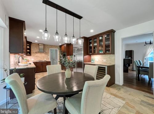 733 Rdg Dr, Mc Lean VA 22101-1620 exterior