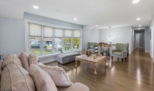 1626 Larkspur Dr, Mountainside NJ  07092-1347 exterior