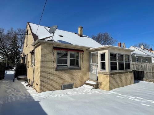 4144 45th St, Milwaukee, WI 53216-1521