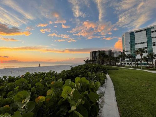 30 Casa Mar Ln, Naples FL 34103-3685 exterior