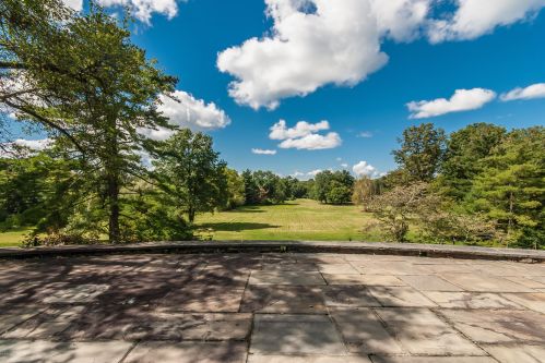 188 Round Hl Rd, Greenwich CT 06831-3301 exterior