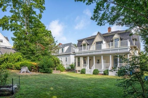 29 Champlin St, Middletown RI 02840-2879 exterior