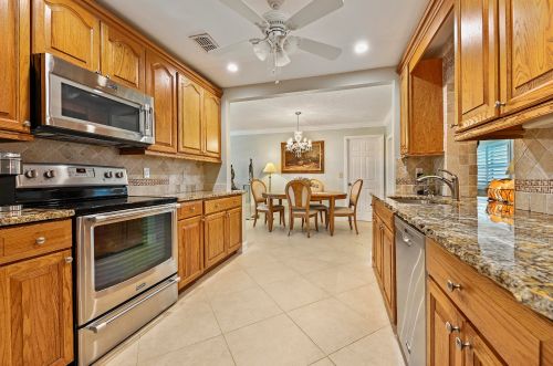 1592 14 Ave, Boynton Beach FL 33426-5807 exterior