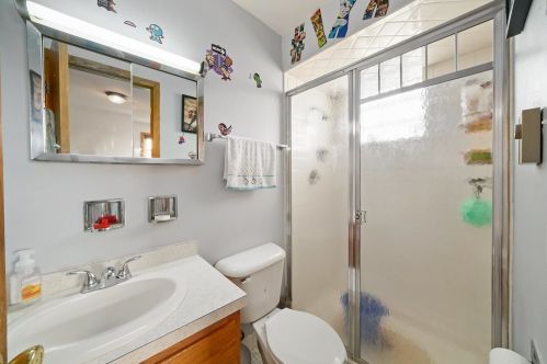 6724 63rd St, Chicago IL 60638-4004 exterior