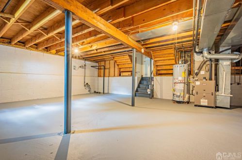 7 Meredith Rd, Edison NJ 08817-2231 exterior