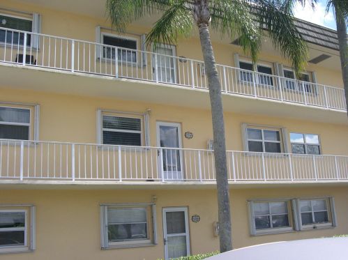 1351 Bayshore Dr, Fort Pierce FL  34949-3083 exterior