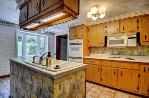 110 Cherry Valley Rd, Pittsburgh, PA 15221-3626