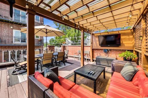 1542 Oakdale Ave, Chicago IL 60657-4024 exterior