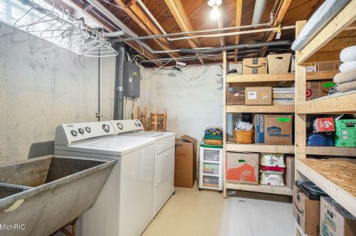 1953 Evergreen St, Grand Rapids MI 49506-4141 exterior