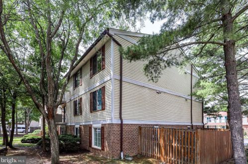 8357 Claremont Woods Dr, Alexandria VA 22309-1898 exterior