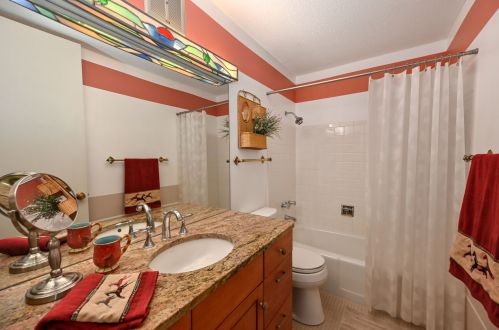 929 Astor St, Milwaukee WI  53202-3420 exterior