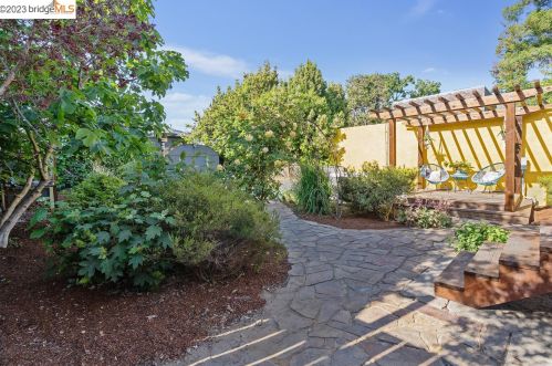 1221 Blake St, Berkeley CA 94702-2014 exterior