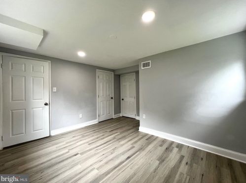 5910 Brookview Dr, Alexandria VA 22310-1819 exterior