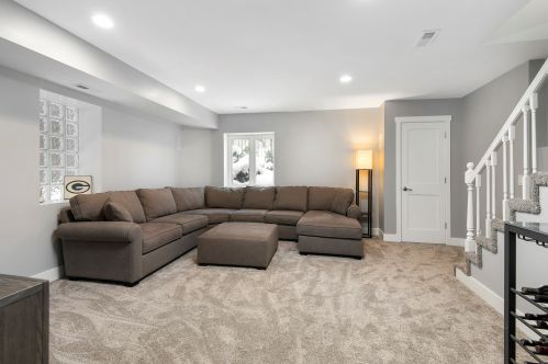 2223 Mclean Ave, Chicago IL 60647-4451 exterior