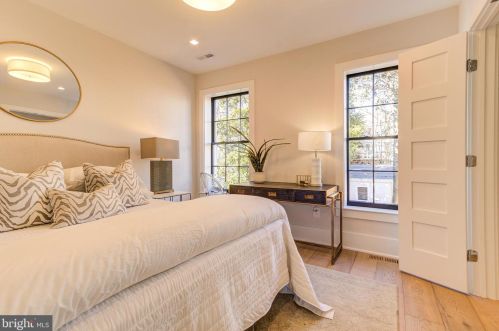 3025 Dent Pl, Washington DC 20007-2916 exterior