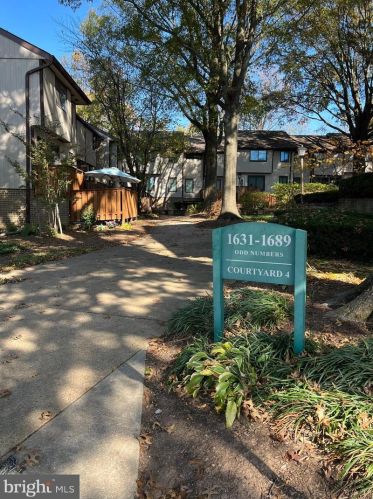 1635 Westwind Way, Mc Lean VA  22102-1604 exterior