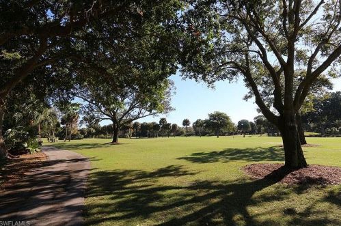 360 Carlton Pl, Naples, FL 34108-7509