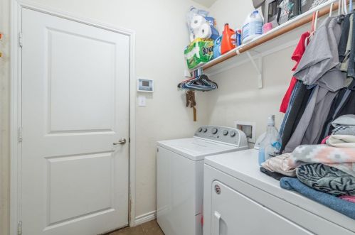 5938 Harbor Glen Dr, Dallas TX 75249-2828 exterior