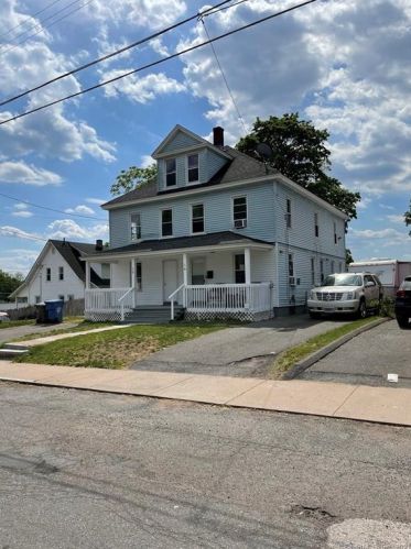 12 Griswold St, Manchester, CT 06040-3928