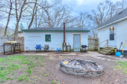 528 Creston St, Meskegon MI 49442-2262 exterior