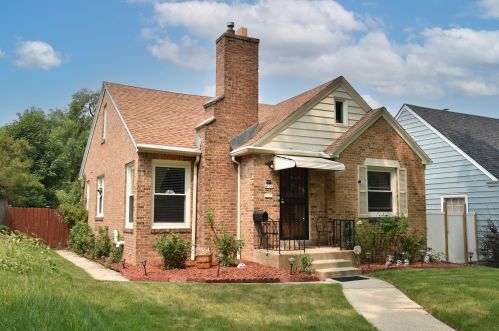 4151 46th St, Milwaukee, WI 53216-1524