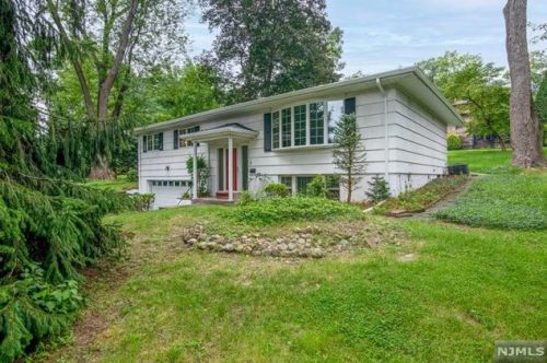 171 Columbus Rd, Demarest, NJ 07627-1004