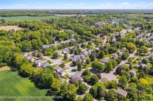 502 Brunswick Dr, Dewitt MI 48820-9189 exterior