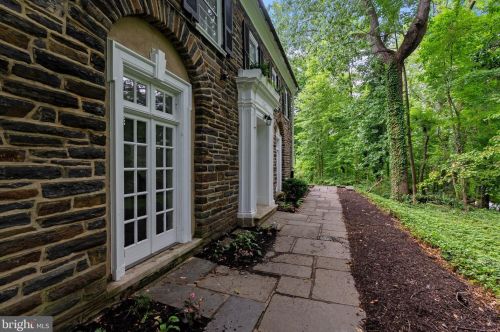 6424 City Ave, Philadelphia PA 19151-2410 exterior