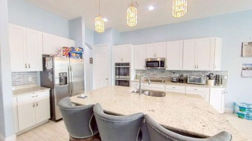 898 Curtis St, Fort Pierce FL 34983-1935 exterior