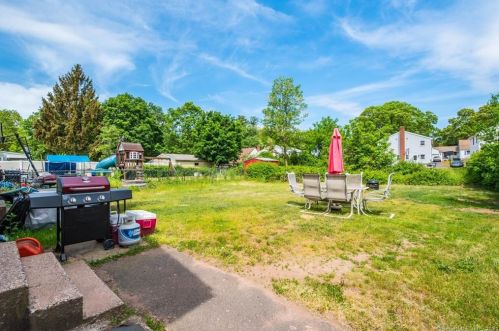 23 Horace St, Manchester CT 06040-6423 exterior