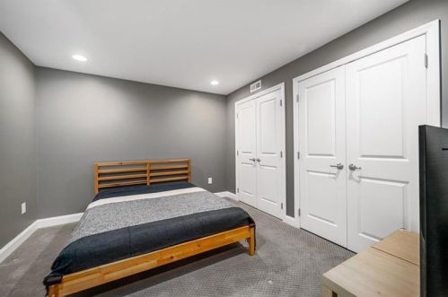 216 Overlook Dr, Pittsburgh PA 15216-1545 exterior