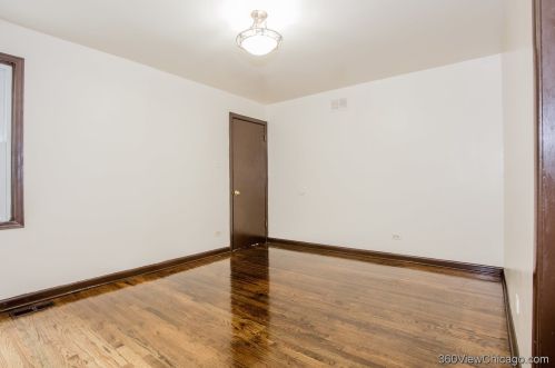 6900 Campbell Ave, Chicago IL 60645-4604 exterior