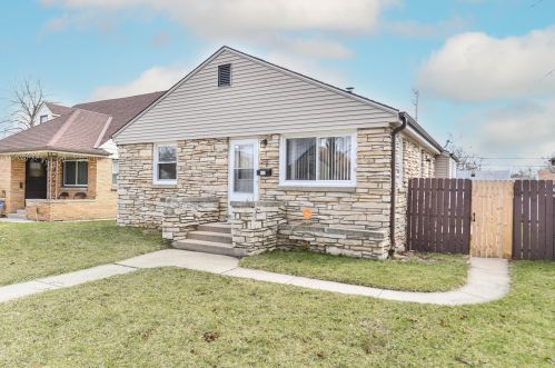 5162 65th St, Milwaukee, WI 53218-4007