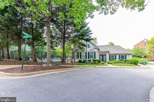 4656 Lambert Dr, Alexandria VA 22311-4942 exterior