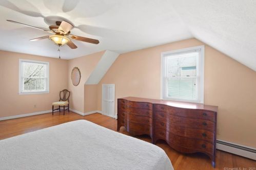 124 Center St, Windsor Locks CT 06096-2708 exterior