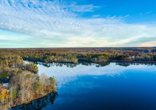 16 Middlefield Ct, Greensboro NC  27455-2257 exterior