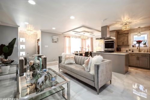 9438 Prairie Ave, Chicago IL  60619-7220 exterior