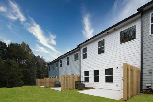 4930 Lower Elm St, Atlanta, GA 30349-1688