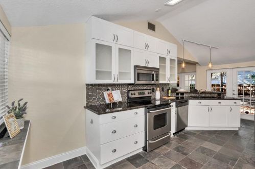 2115 Frst Cir, Orlando FL 32803-6247 exterior