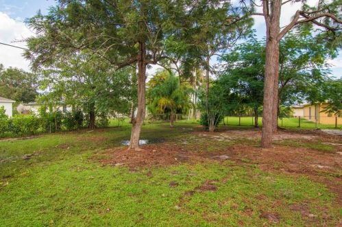 821 Walters Ter, Fort Pierce FL  34983-3962 exterior