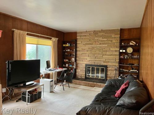 5975 Hubbell St, Dearborn Heights MI 48127-2445 exterior