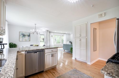 8934 Seneca Rd, Milwaukee WI 53217-2331 exterior