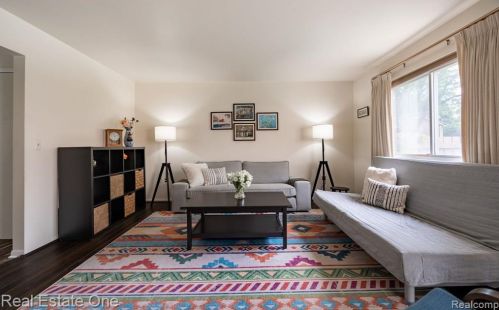 943 Kirts Blvd, Troy MI 48084-4837 exterior