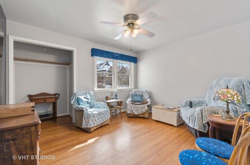 682 Fairview Ave, Elmhurst IL 60126-4232 exterior