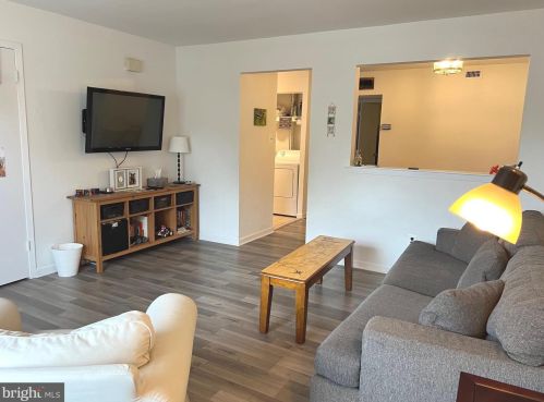 2053 Jason Dr, Huntingdon Valley PA  19006-1736 exterior