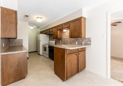 2525 Robinson Way, Huntsville TX exterior